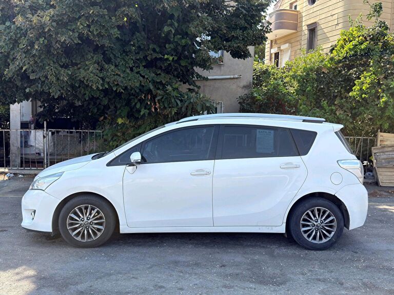 TOYOTA VERSO
