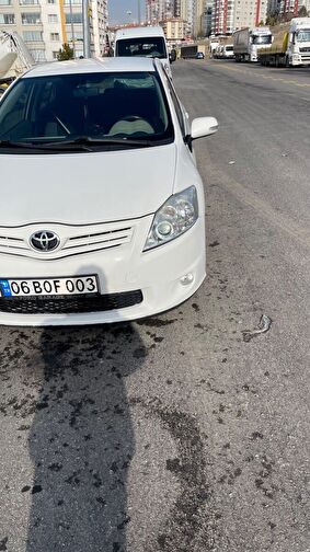 TOYOTA AURIS