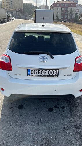 TOYOTA AURIS