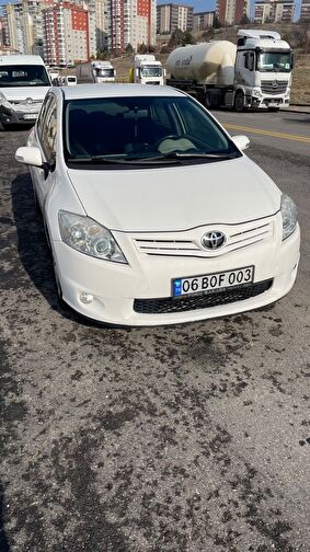 TOYOTA AURIS