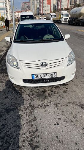 TOYOTA AURIS