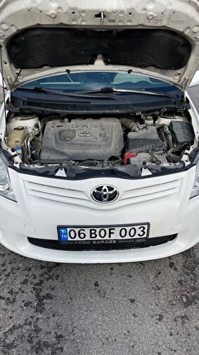 TOYOTA AURIS