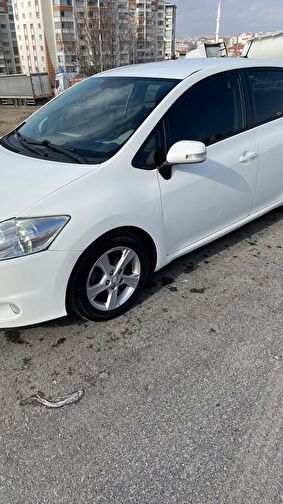 TOYOTA AURIS