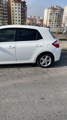 TOYOTA AURIS