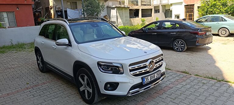 MERCEDES-BENZ GLB