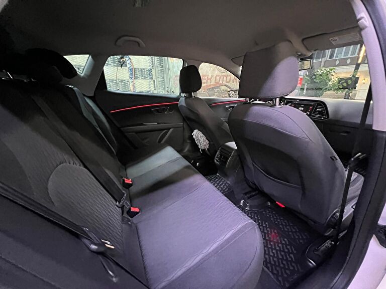 SEAT LEON
