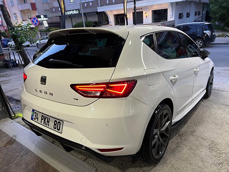 SEAT LEON