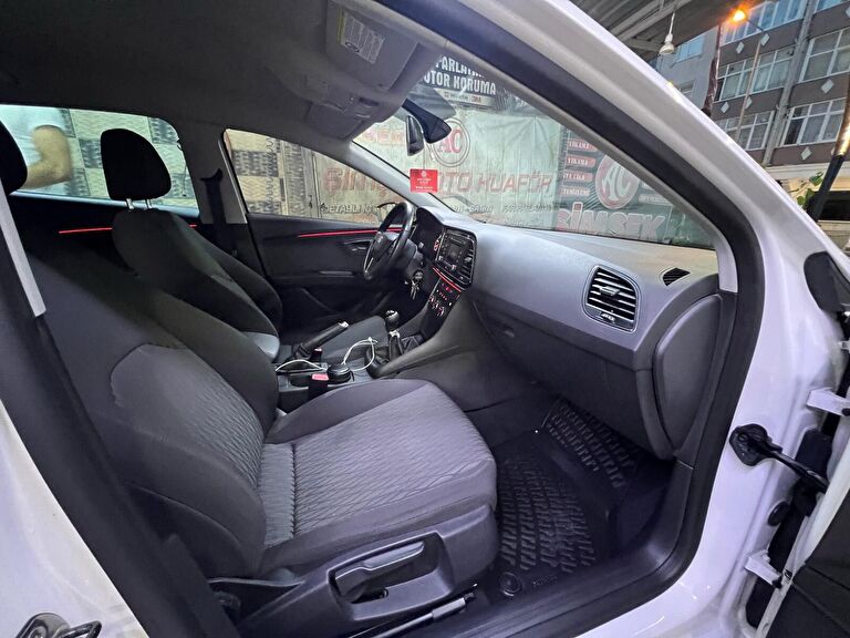 SEAT LEON