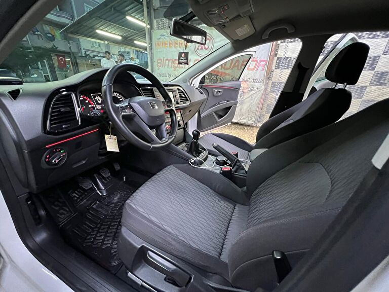 SEAT LEON