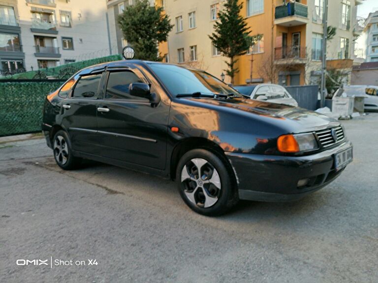 VOLKSWAGEN POLO