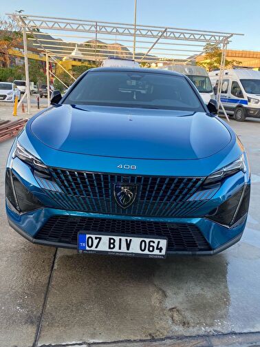PEUGEOT 408