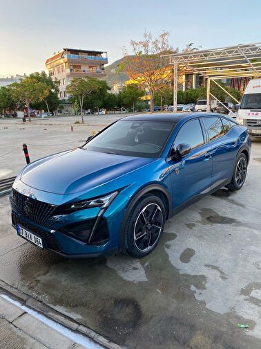 PEUGEOT 408