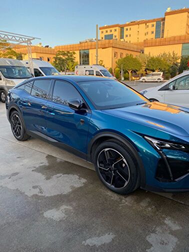 PEUGEOT 408
