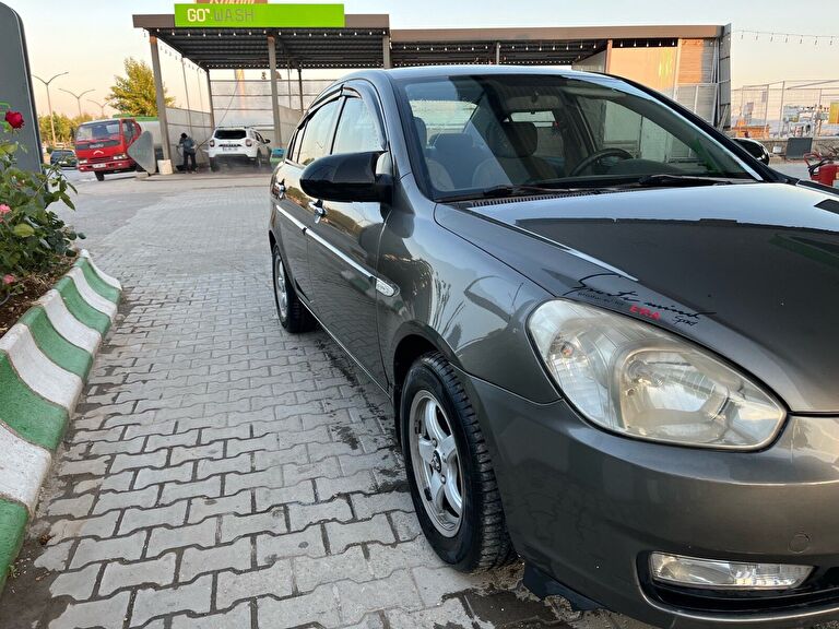 HYUNDAI ACCENT