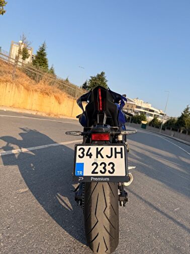 Yamaha R7