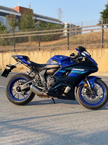 Yamaha R7