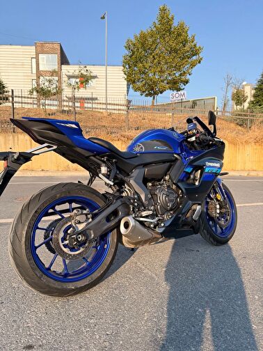 Yamaha R7