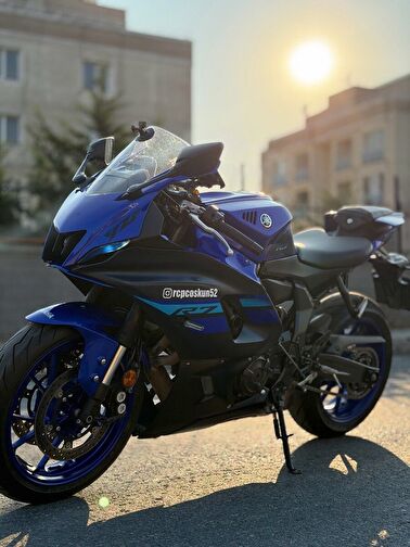 Yamaha R7