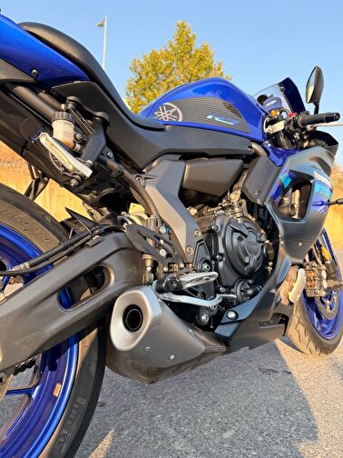 Yamaha R7