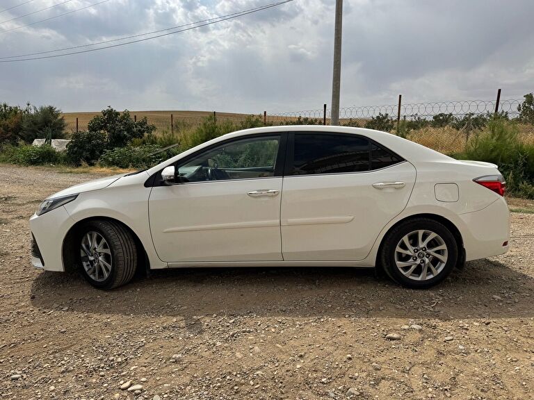 TOYOTA COROLLA