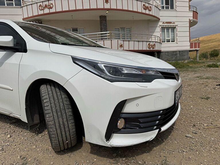 TOYOTA COROLLA