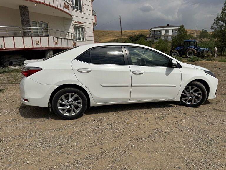 TOYOTA COROLLA