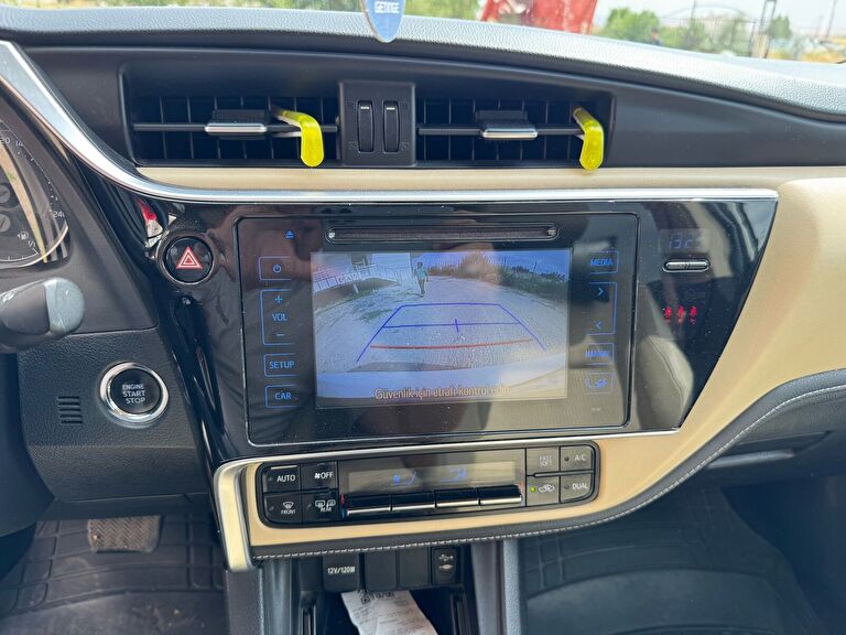 TOYOTA COROLLA