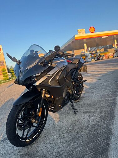 Bajaj Pulsar RS 200