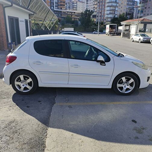 PEUGEOT 207