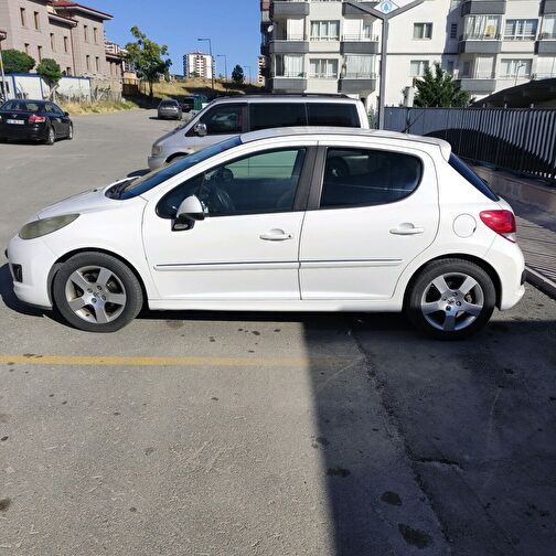 PEUGEOT 207