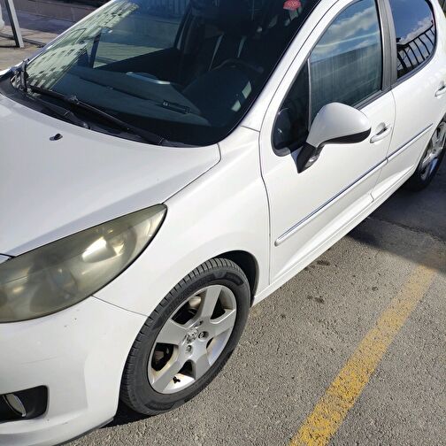 PEUGEOT 207