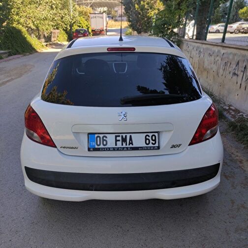 PEUGEOT 207