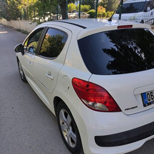 PEUGEOT 207