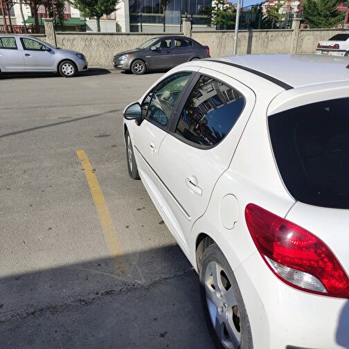 PEUGEOT 207