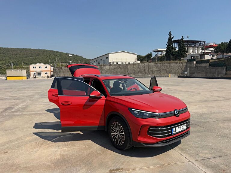 VOLKSWAGEN TIGUAN
