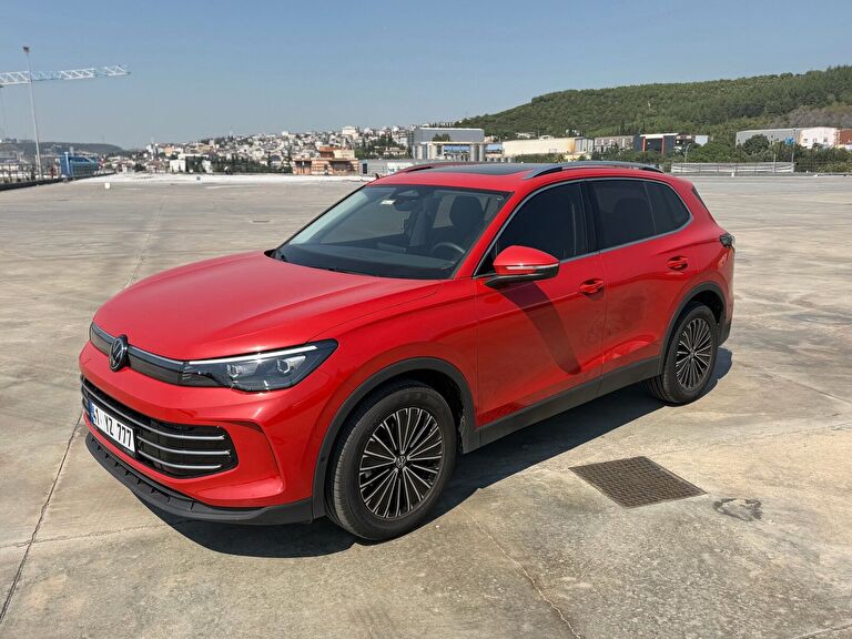 VOLKSWAGEN TIGUAN