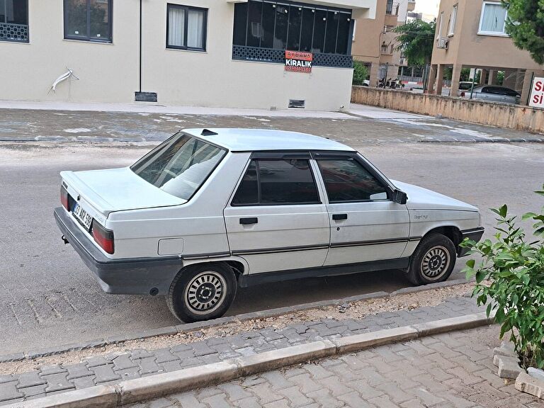 RENAULT R9
