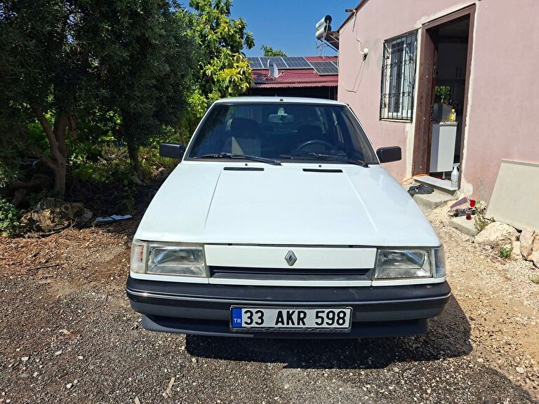 RENAULT R9