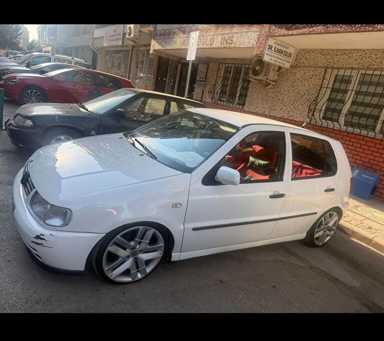 VOLKSWAGEN POLO