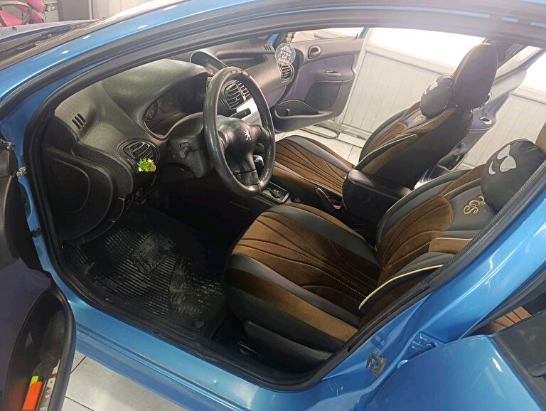 PEUGEOT 206