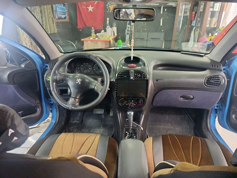 PEUGEOT 206