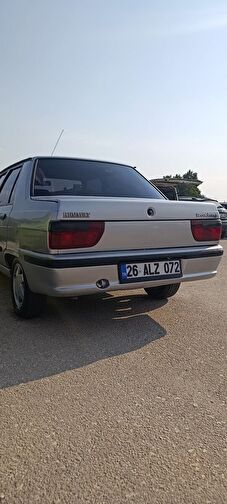 RENAULT 9