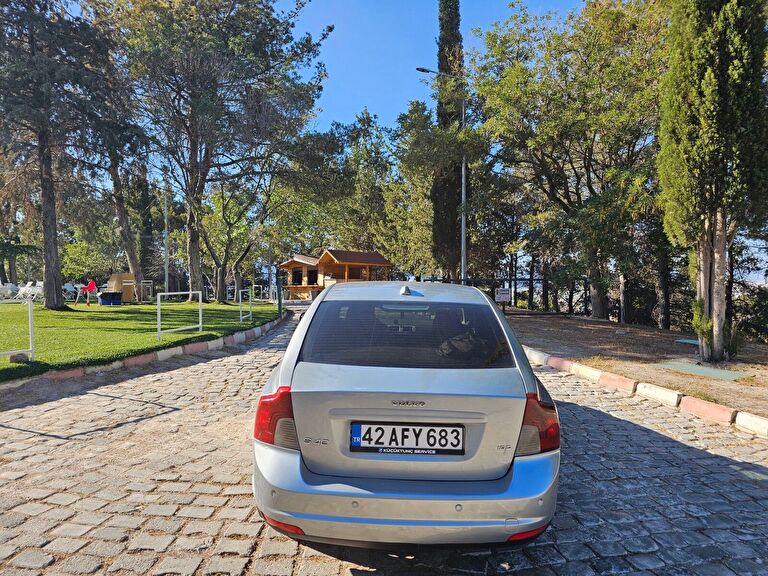 VOLVO S40