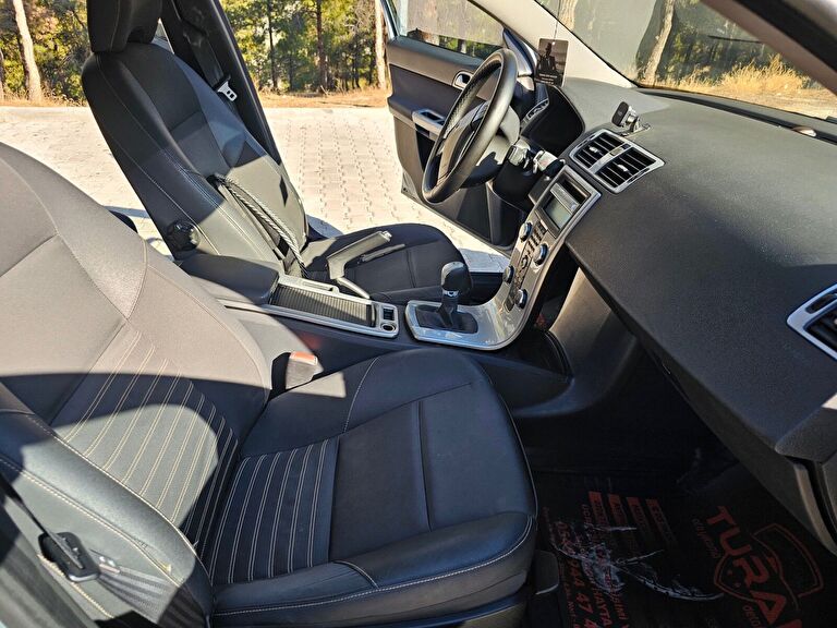VOLVO S40