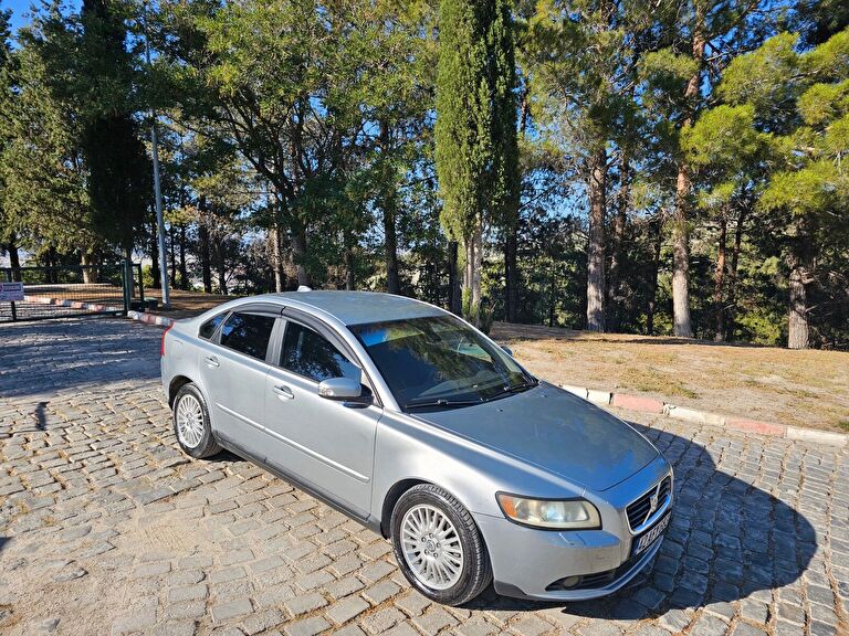 VOLVO S40