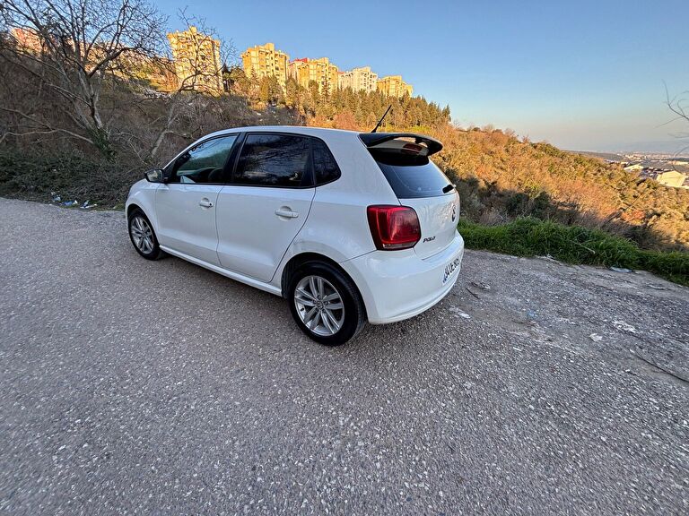 VOLKSWAGEN POLO