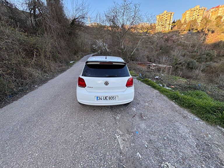 VOLKSWAGEN POLO