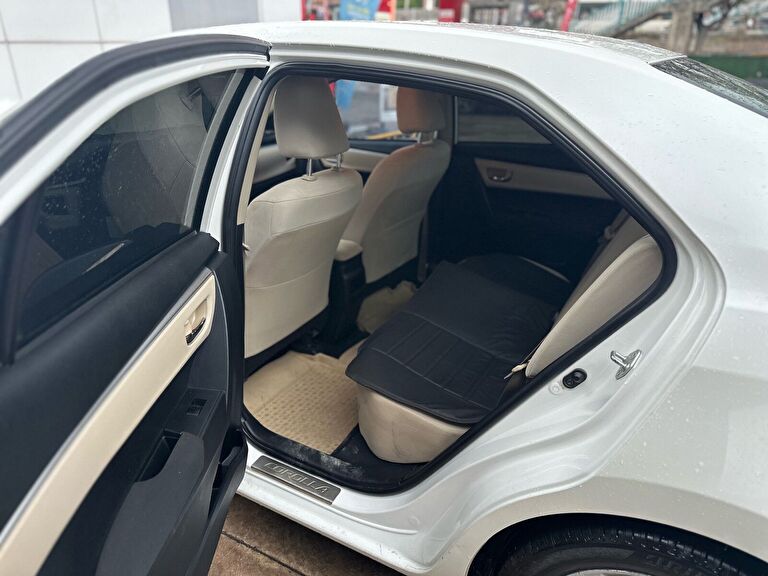TOYOTA COROLLA