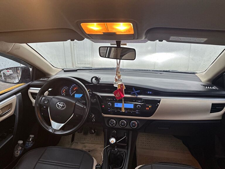 TOYOTA COROLLA