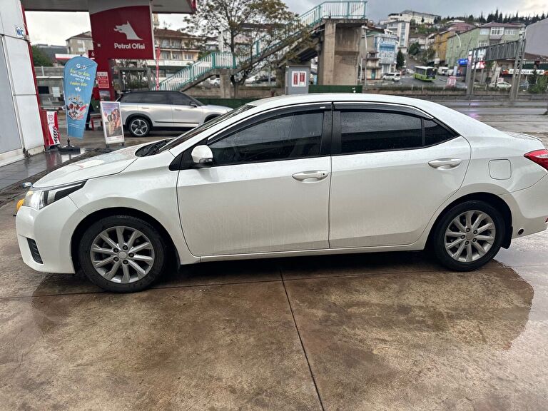 TOYOTA COROLLA